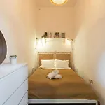 Elizabeth Gold Budapest