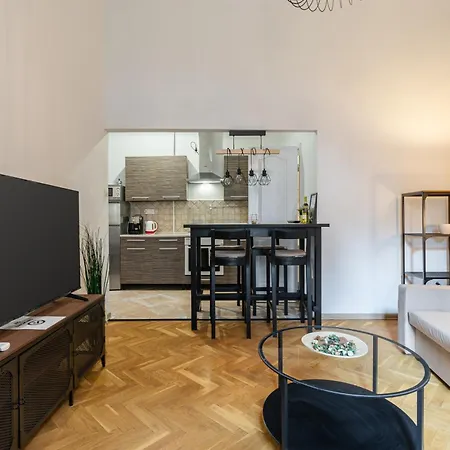 Elizabeth Gold Apartment