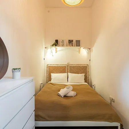 Elizabeth Gold Budapest