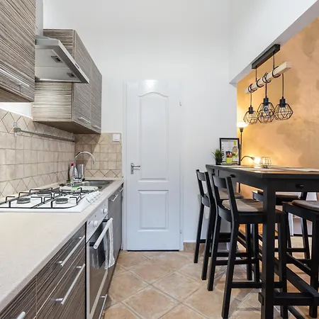 Elizabeth Gold Apartment Budapest